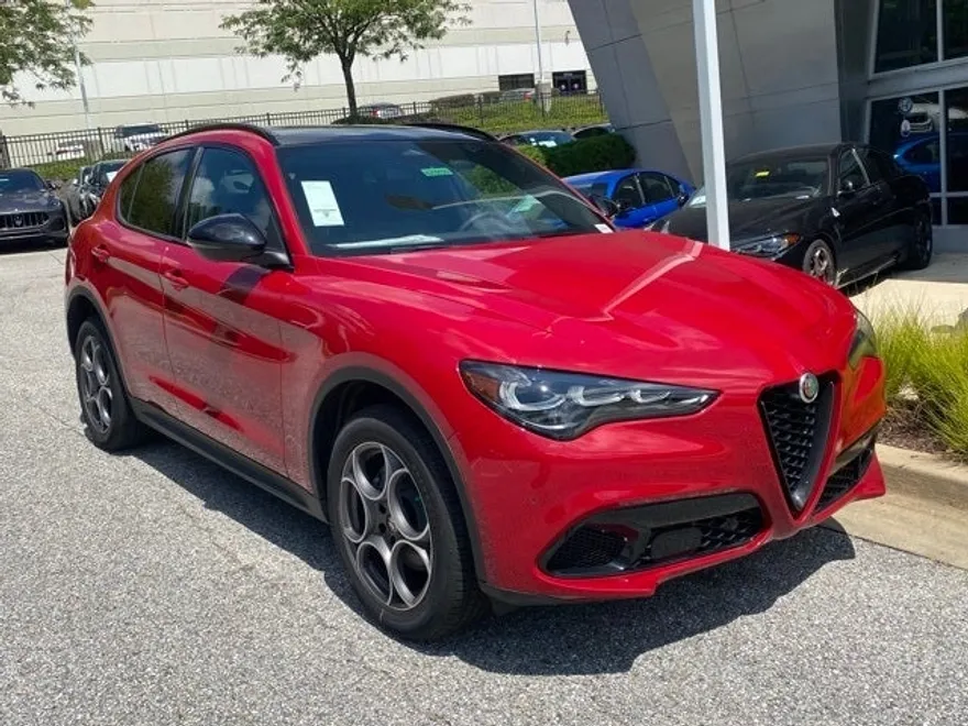 2025 Alfa Romeo Stelvio Sprint Base photo 1