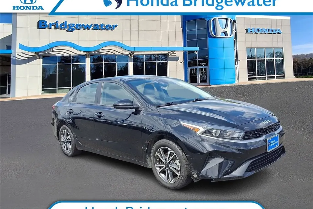 2022 Kia Forte LXS photo 1