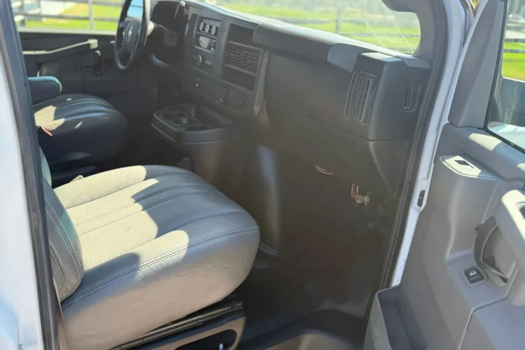 2017 Chevrolet Express 2500 Cargo Van photo 1