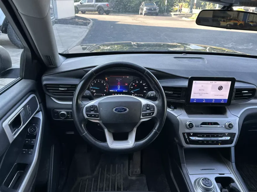 2021 Ford Explorer XLT photo 1