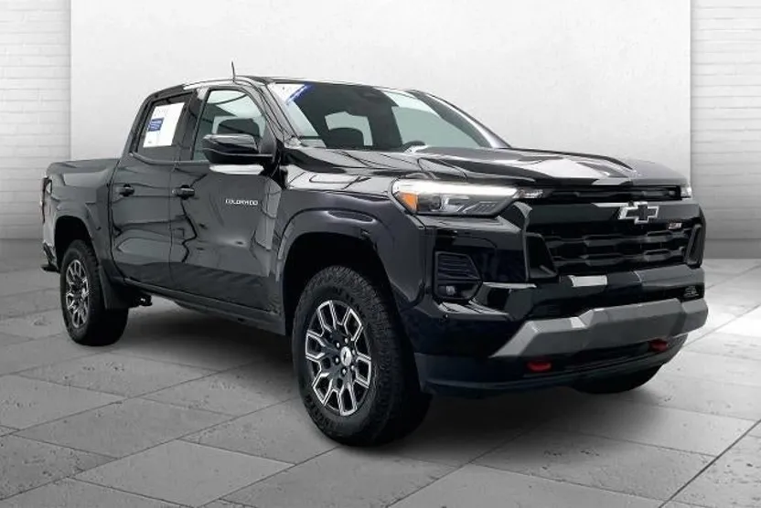 2023 Chevrolet Colorado Z71 photo 1