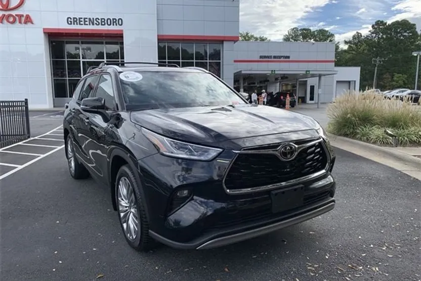 2022 Toyota Highlander Platinum photo 1