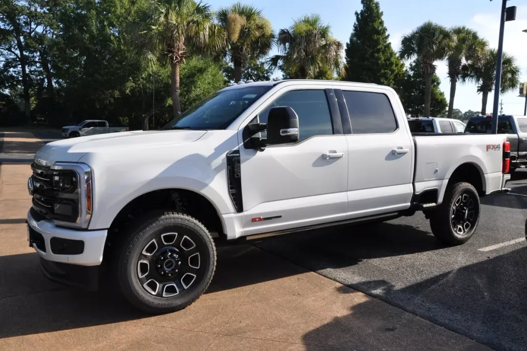 2025 Ford F-250 Platinum photo 1