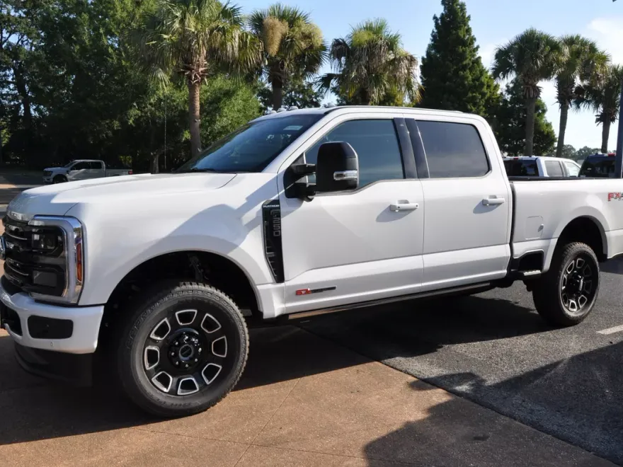 2025 Ford F-250 Platinum photo 1