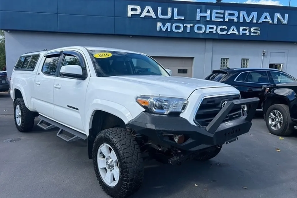 2016 Toyota Tacoma SR5 photo 1