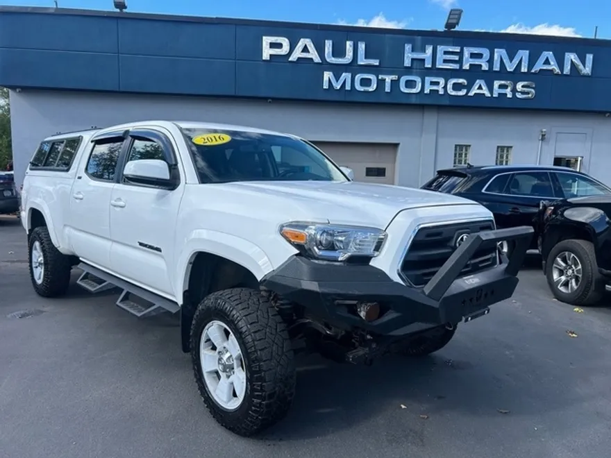 2016 Toyota Tacoma SR5 photo 1