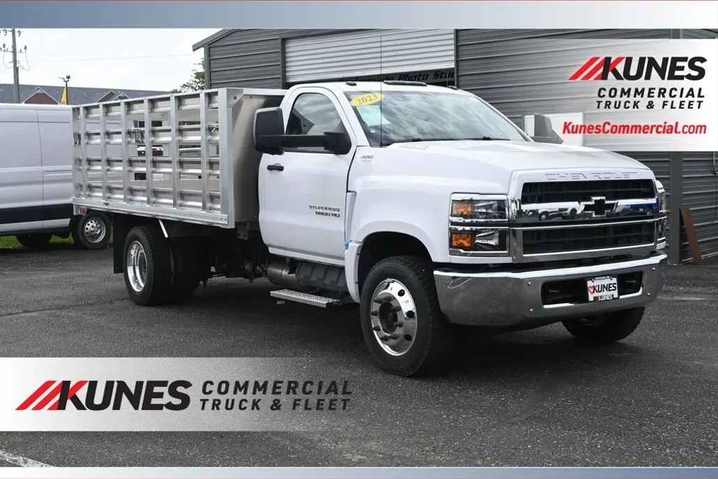 2023 Chevrolet Silverado 6500HD LT photo 1
