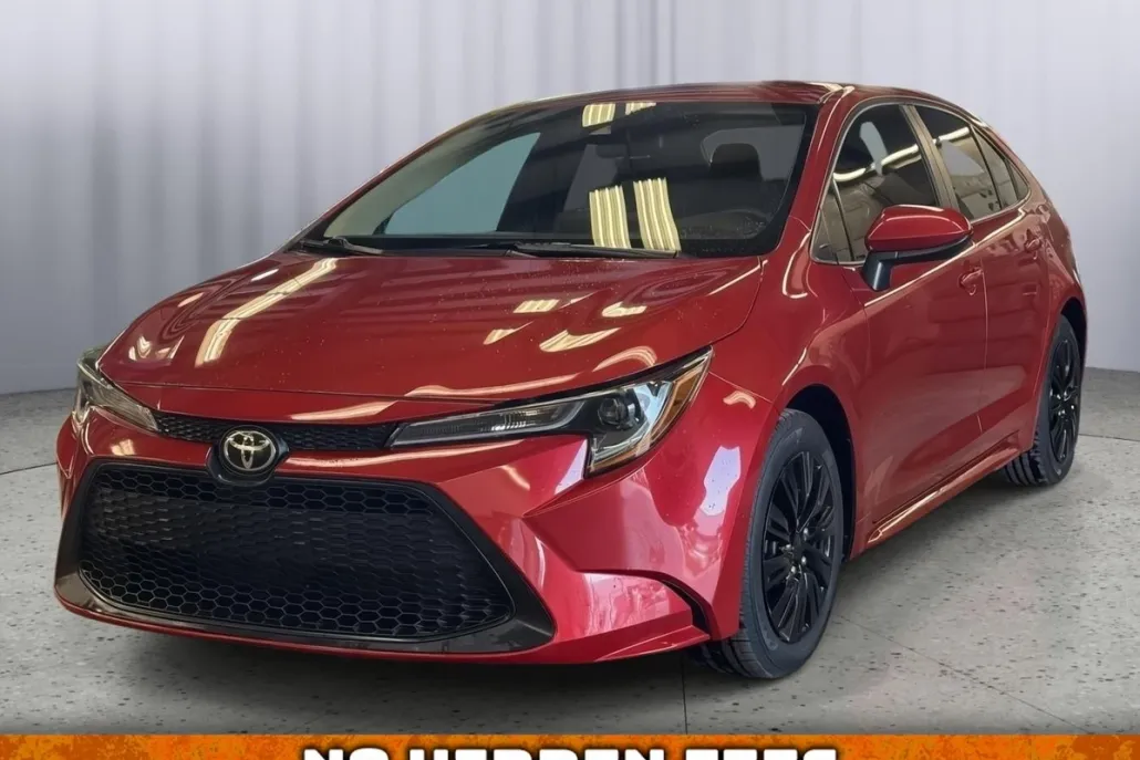 2021 Toyota Corolla LE photo 1