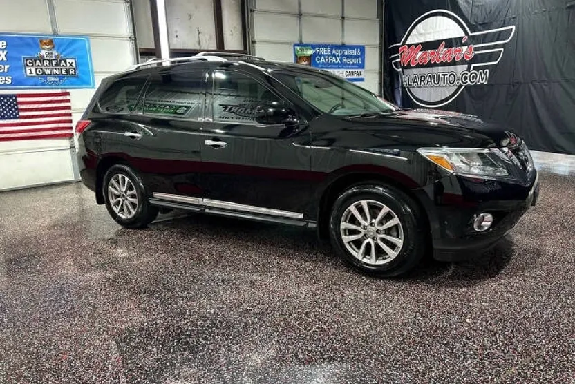 2014 Nissan Pathfinder SL photo 1