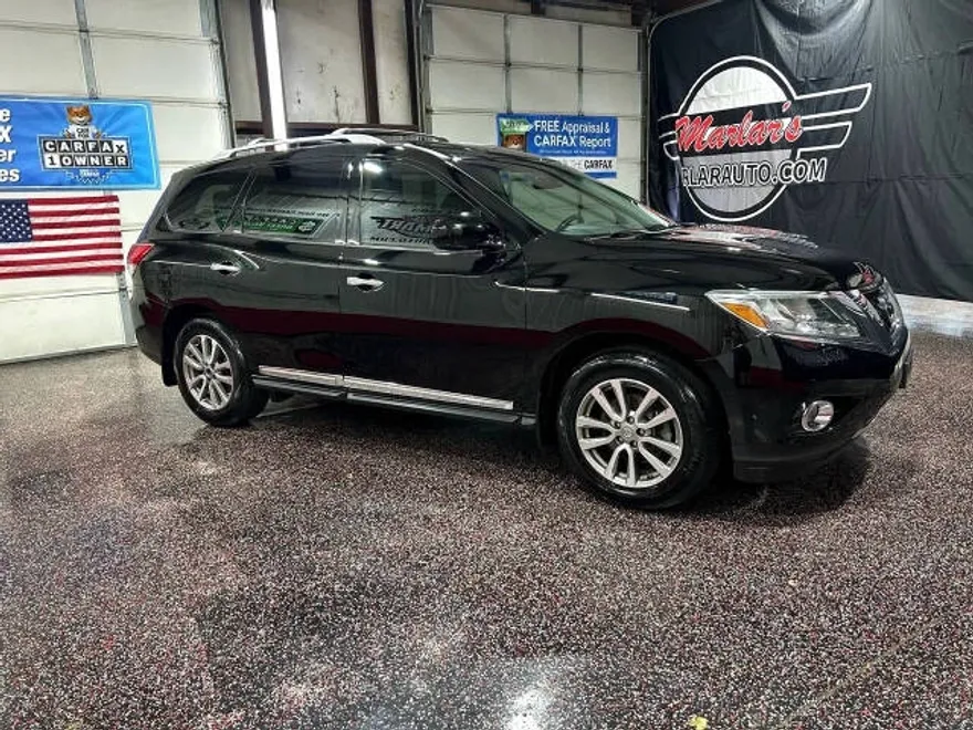 2014 Nissan Pathfinder SL photo 1