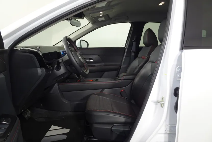 2025 Nissan Kicks SR photo 1