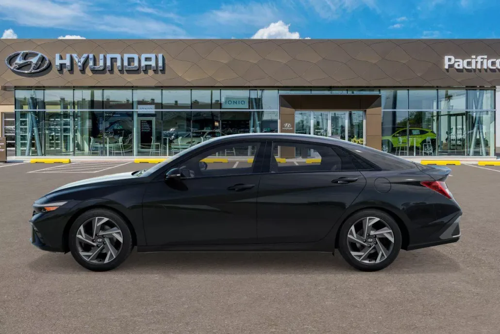 2025 Hyundai Elantra SEL Sport photo 1