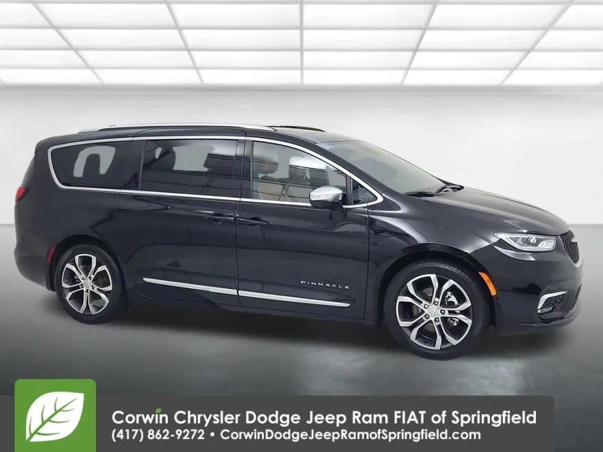 2025 Chrysler Pacifica Pinnacle photo 1