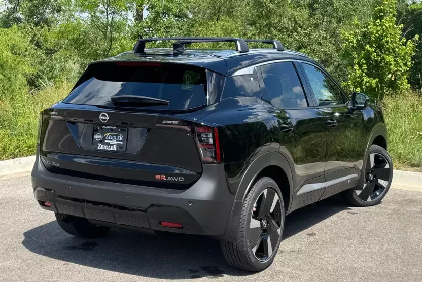 2025 Nissan Kicks SR photo 1