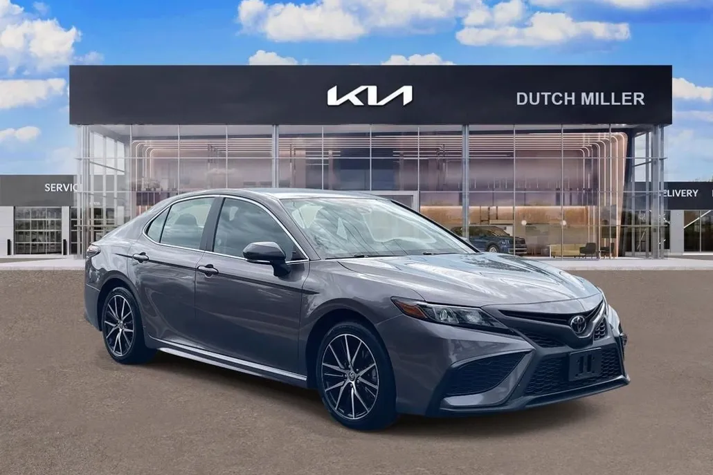 2024 Toyota Camry SE photo 1