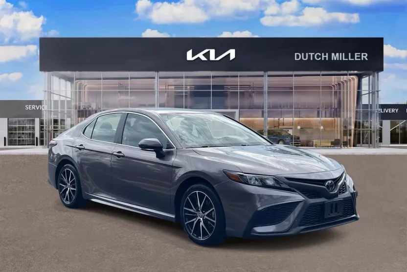2024 Toyota Camry SE photo 1