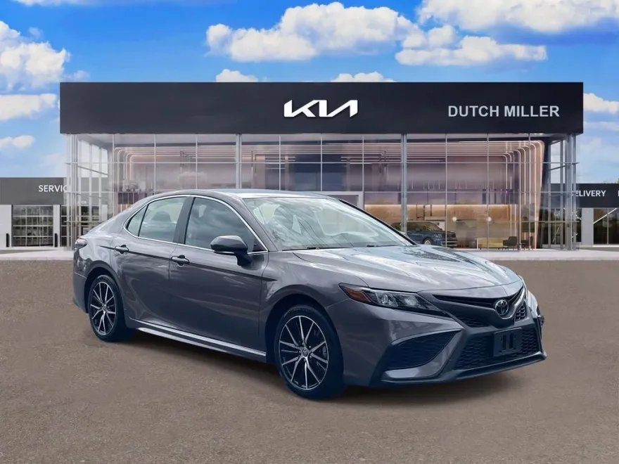 2024 Toyota Camry SE photo 1