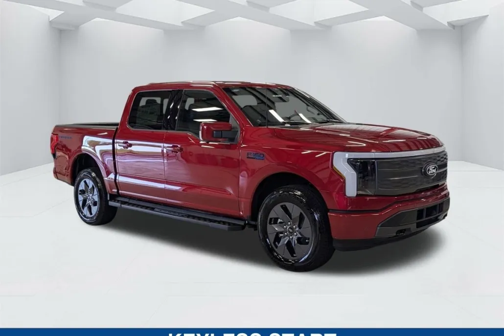 2025 Ford F-150 Lightning Lariat photo 1