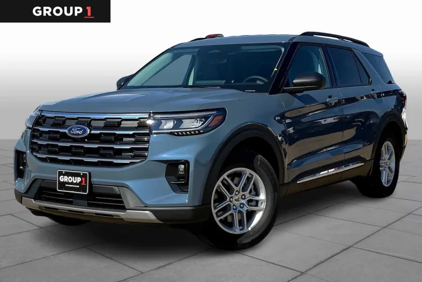 2025 Ford Explorer photo 1