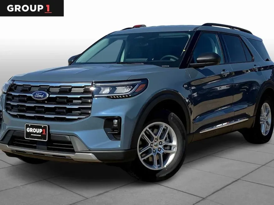 2025 Ford Explorer photo 1