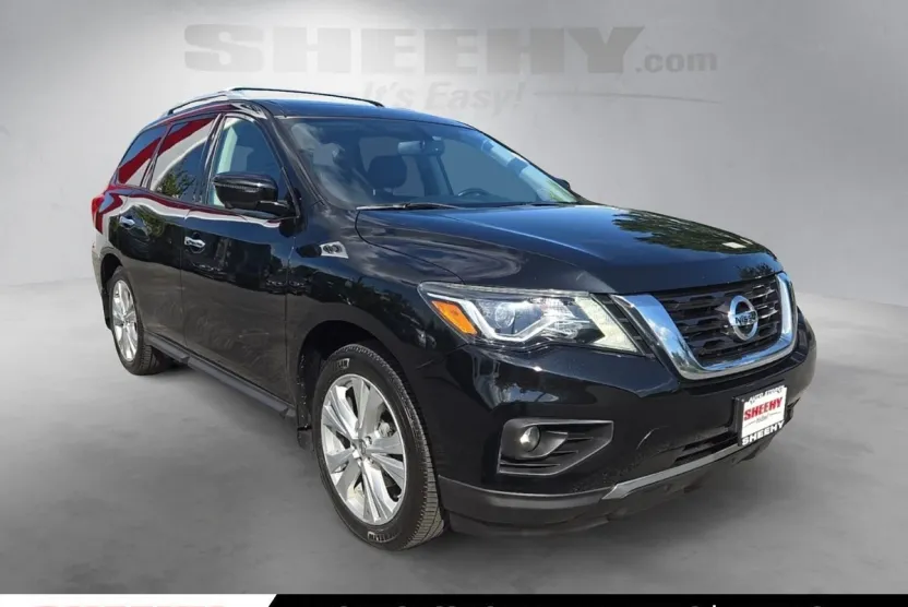 2018 Nissan Pathfinder SL photo 1