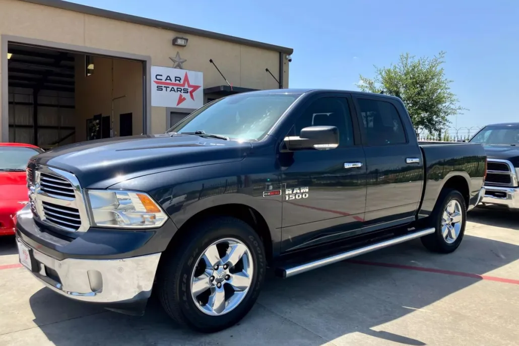 2016 Ram 1500 SLT photo 1