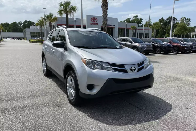 2014 Toyota RAV4 LE photo 1