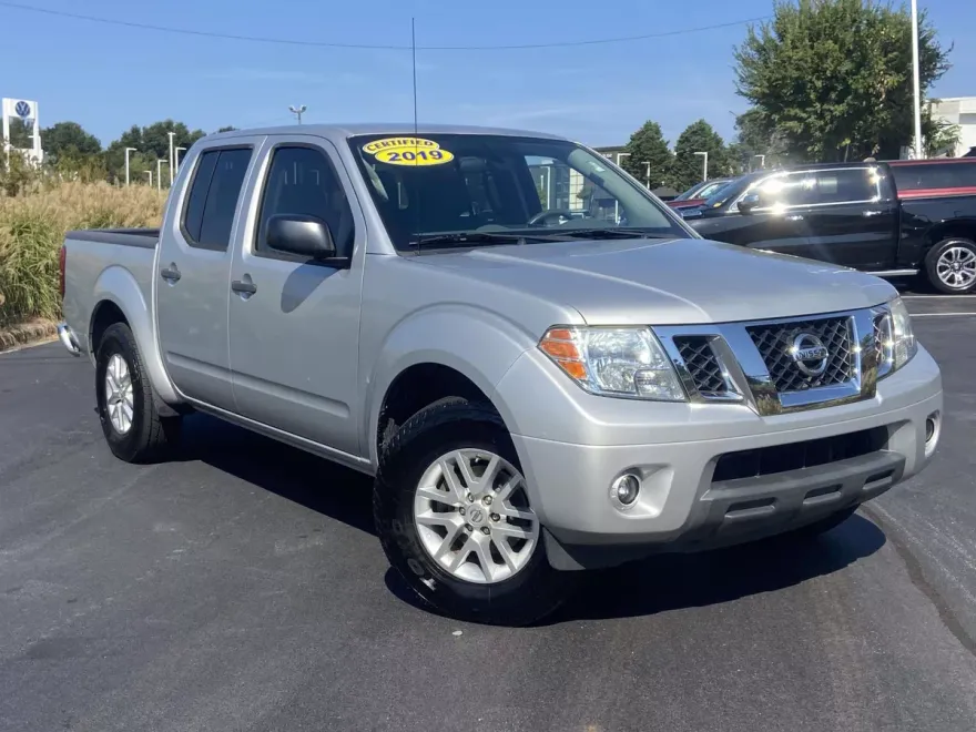 2019 Nissan Frontier SV Crew Cab photo 1