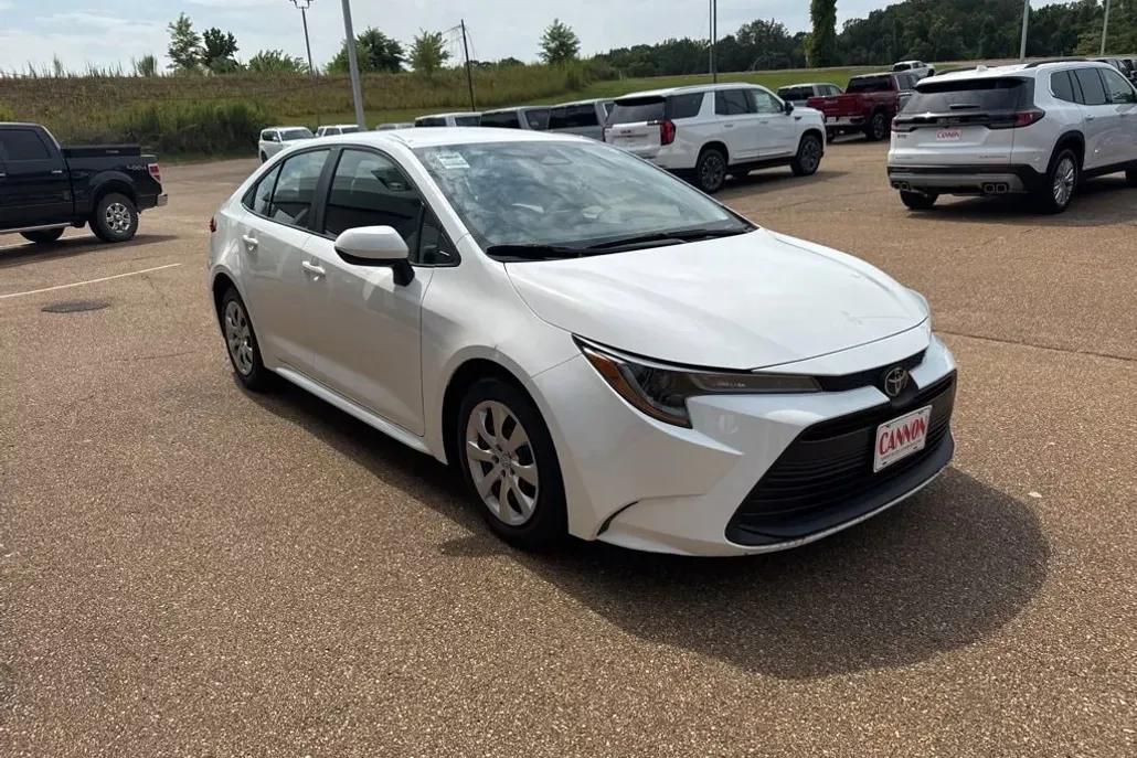 2023 Toyota Corolla LE photo 1
