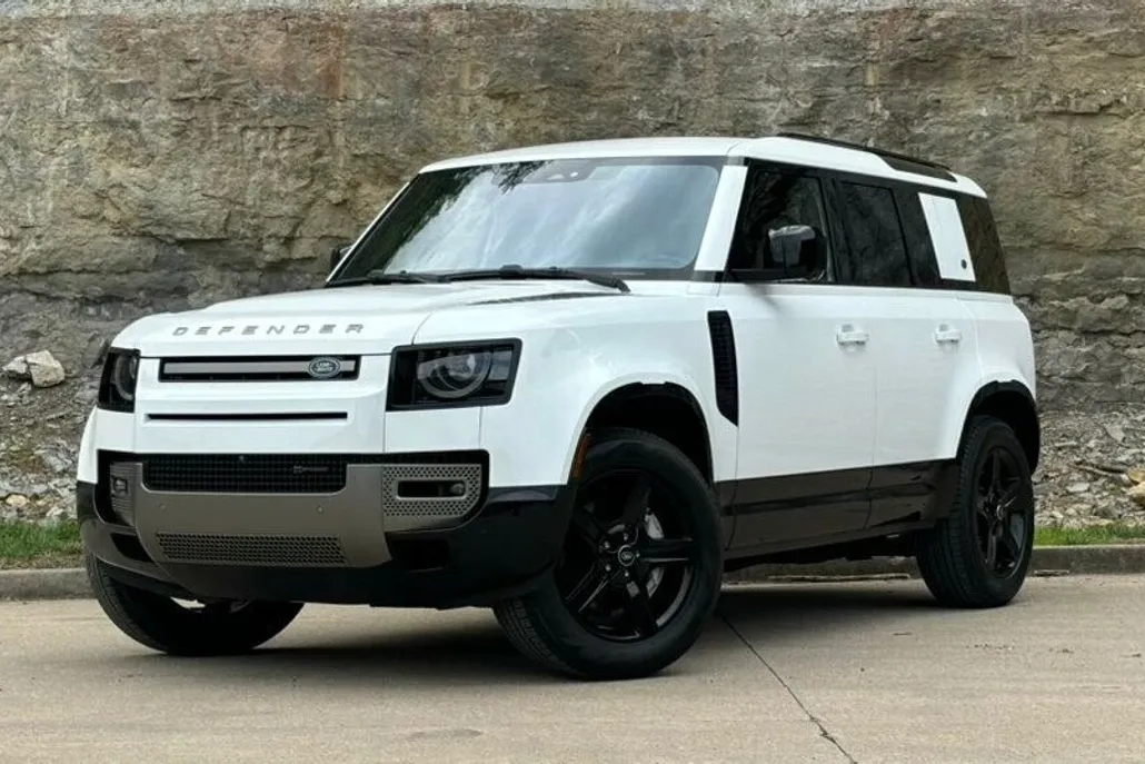 2022 Land Rover Defender 110 X-Dynamic SE photo 1