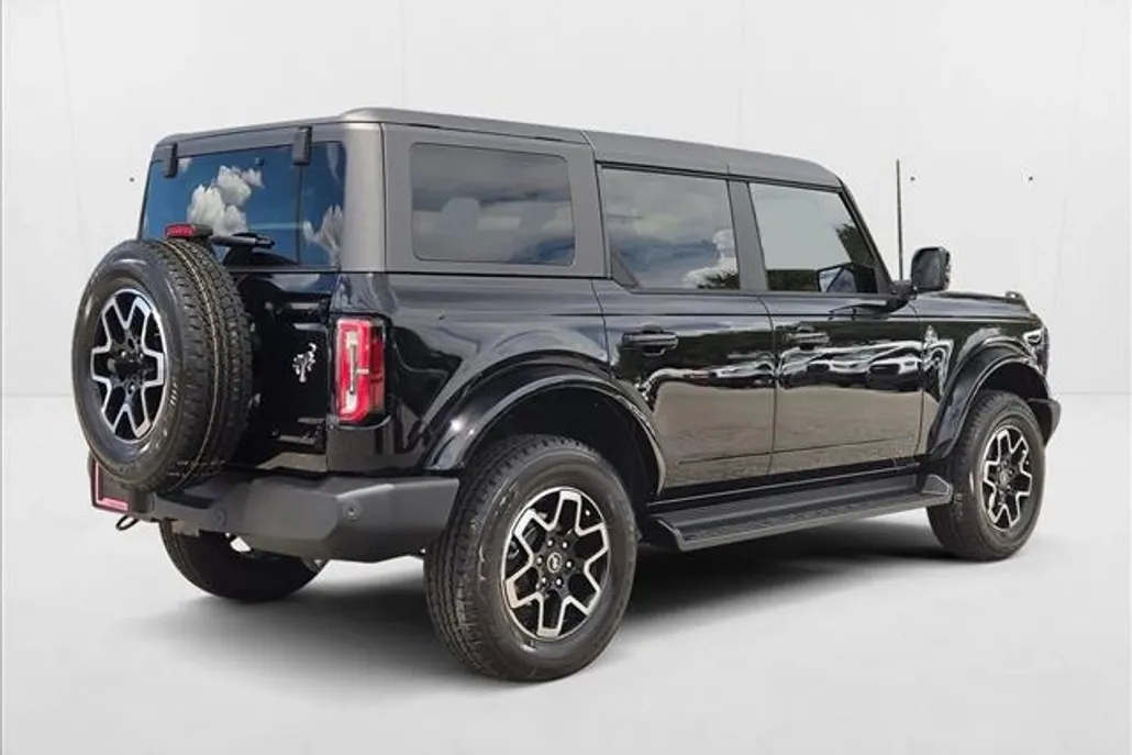2025 Ford Bronco Outer Banks photo 1