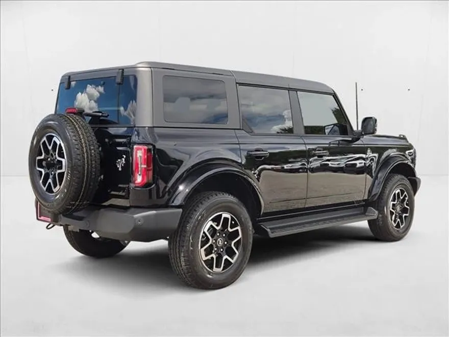 2025 Ford Bronco Outer Banks photo 1
