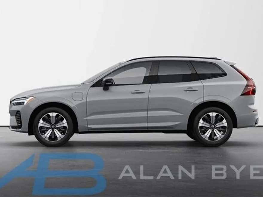 2025 Volvo XC60 T8 Core photo 1