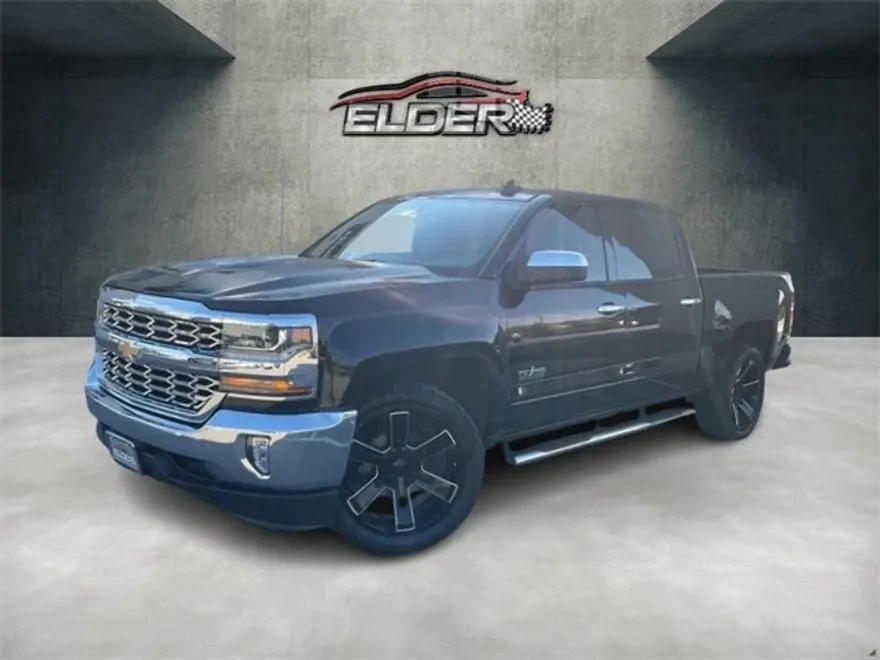 2018 Chevrolet Silverado 1500 LT photo 1