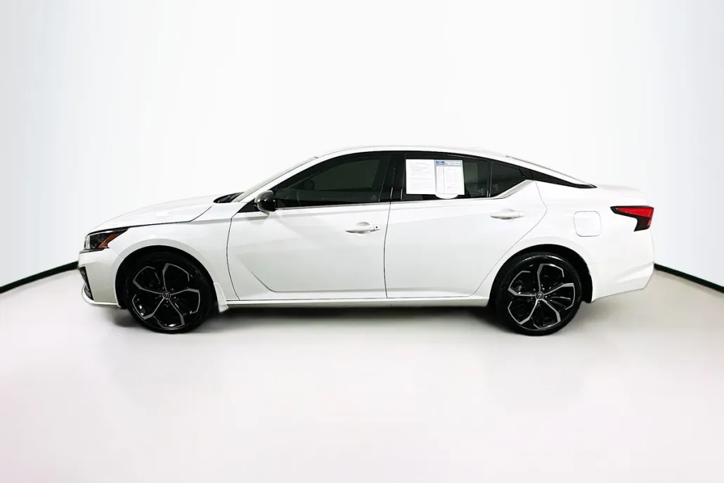 2024 Nissan Altima 2.5 SR photo 1