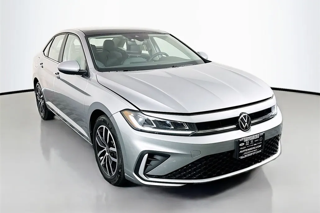 2025 Volkswagen Jetta SE photo 1