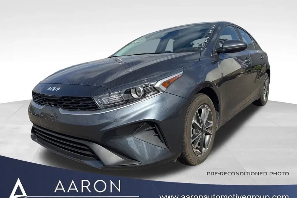 2023 Kia Forte LXS photo 1