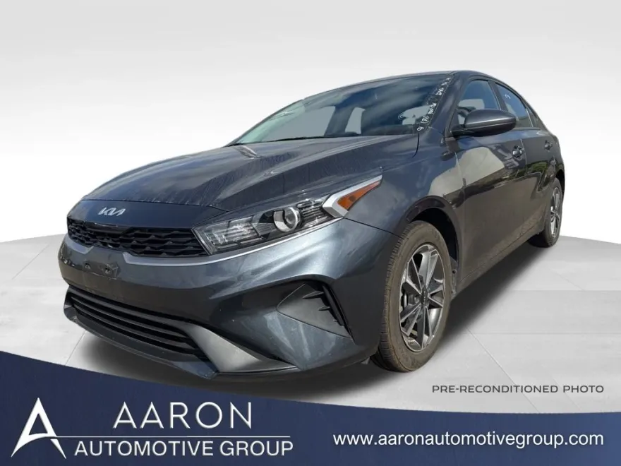 2023 Kia Forte LXS photo 1