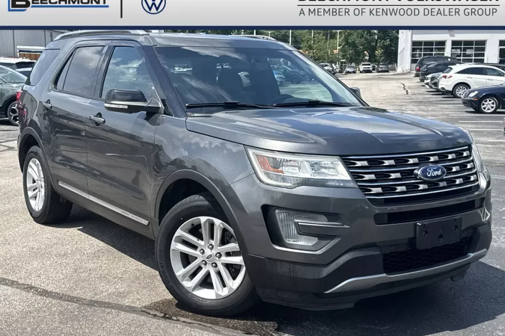 2016 Ford Explorer XLT photo 1