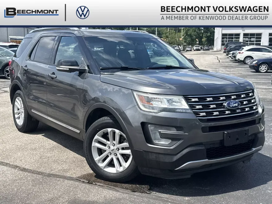 2016 Ford Explorer XLT photo 1