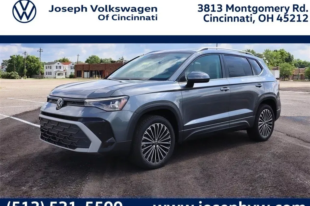 2025 Volkswagen Taos SE photo 1