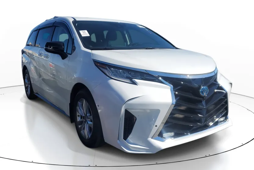 2022 Toyota Sienna Limited photo 1