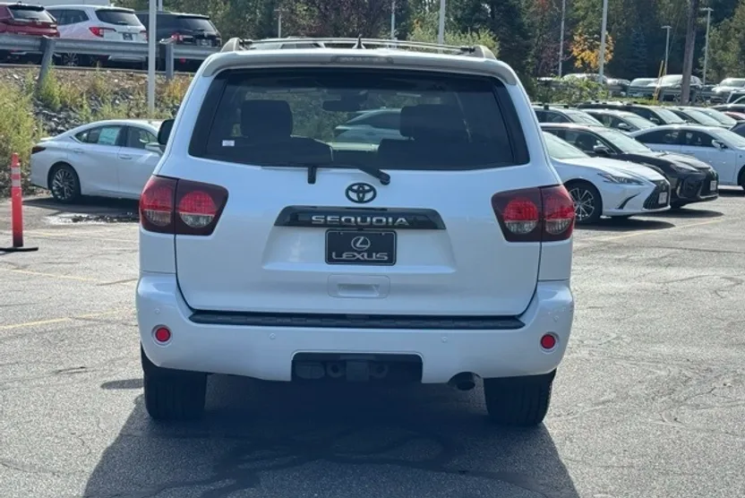 2022 Toyota Sequoia photo 1