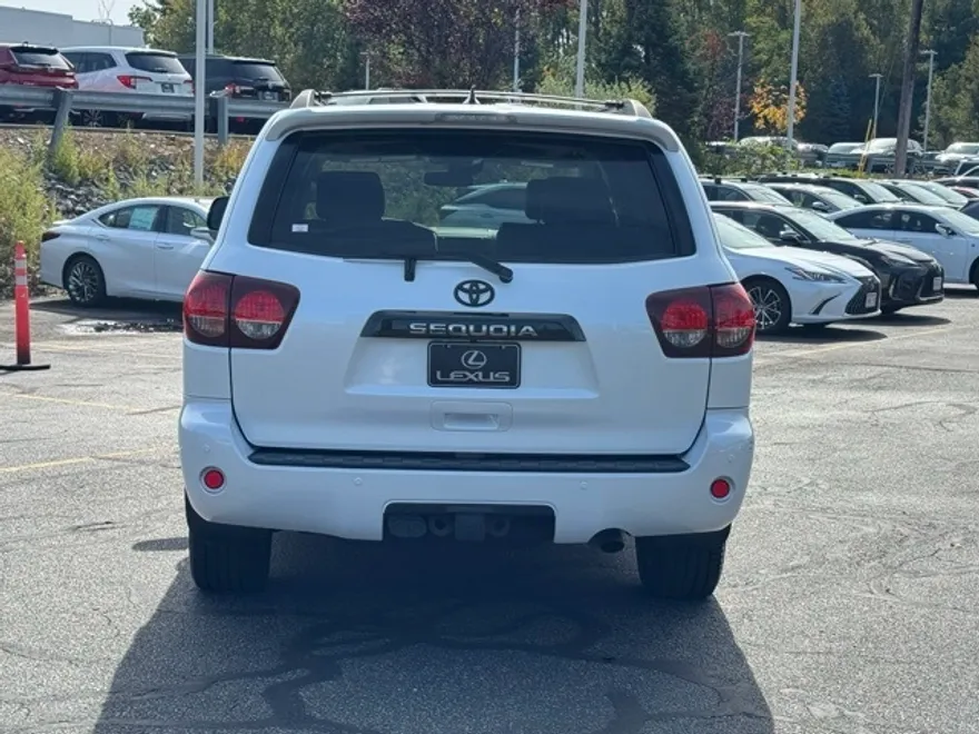2022 Toyota Sequoia photo 1