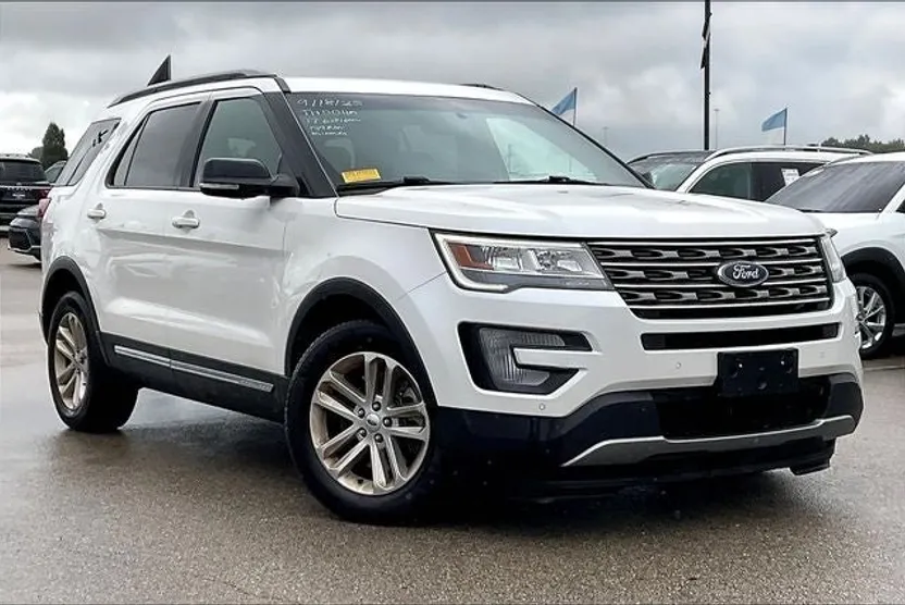 2017 Ford Explorer XLT photo 1