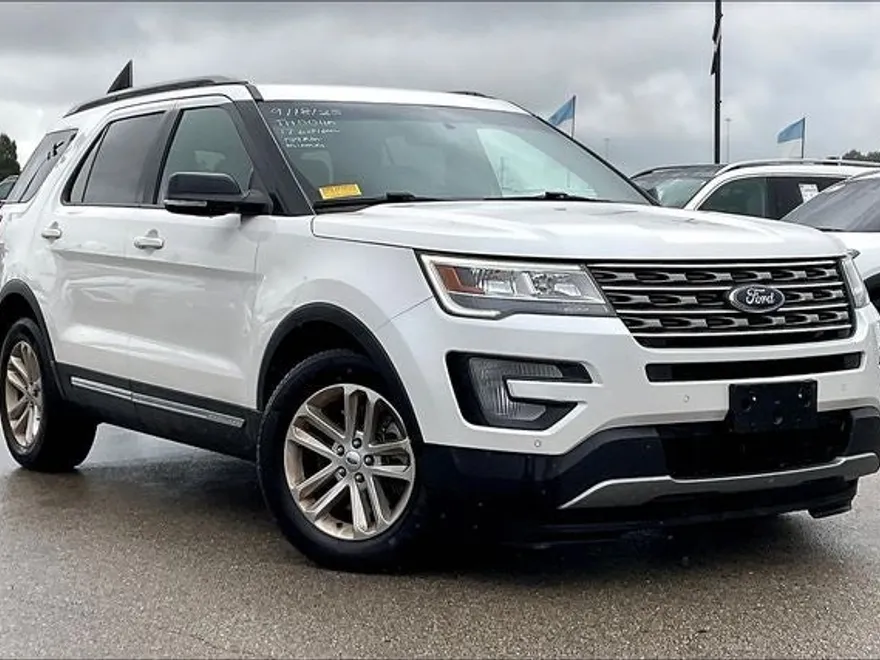 2017 Ford Explorer XLT photo 1