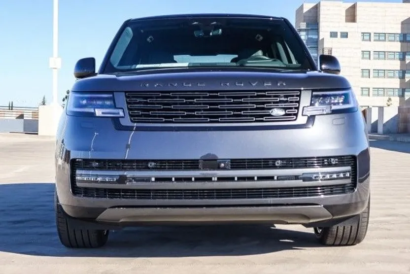 2025 Land Rover Range Rover SE photo 1