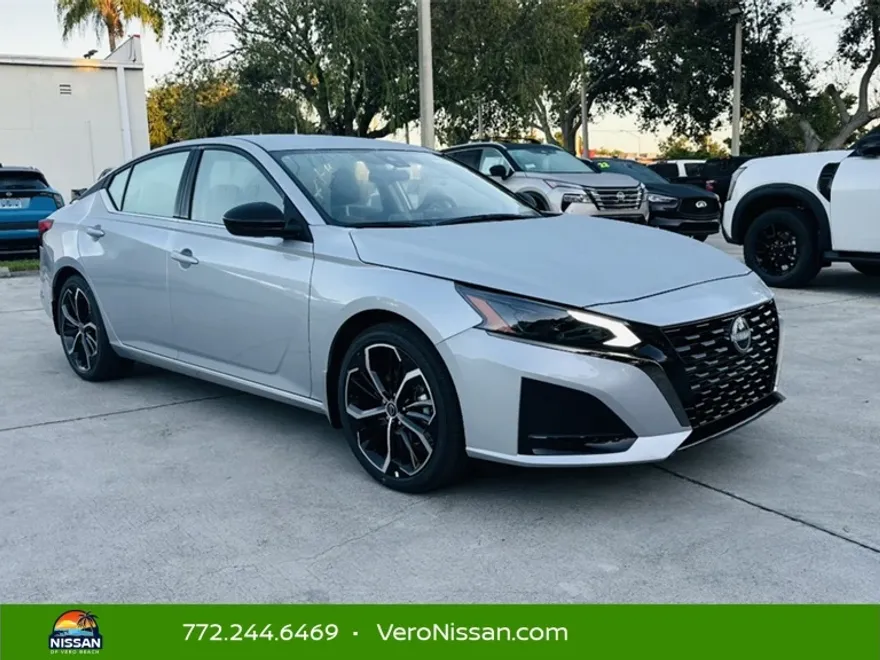 2025 Nissan Altima SR photo 1