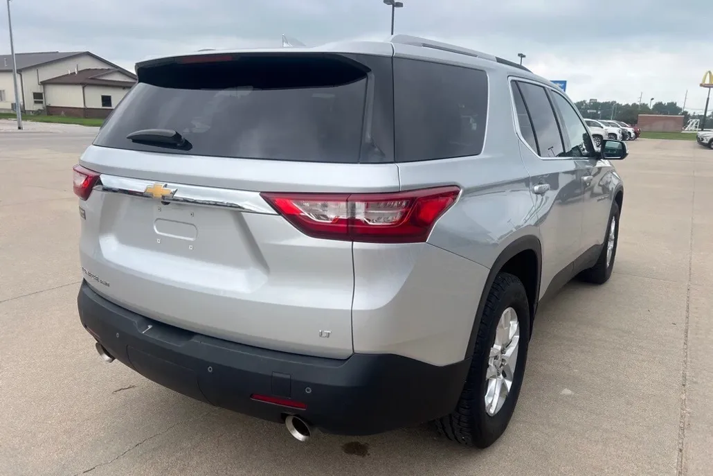 2018 Chevrolet Traverse Cloth 1LT photo 1