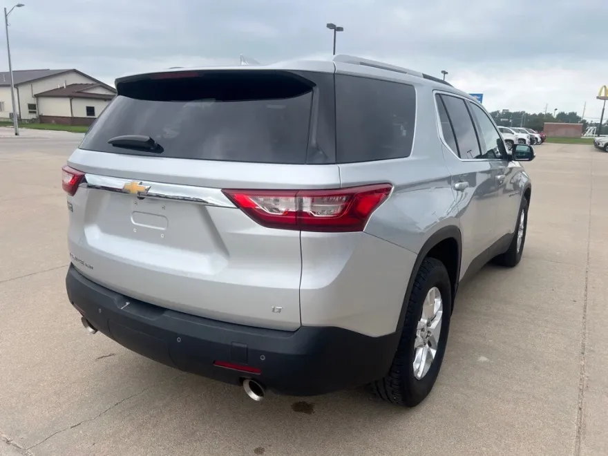 2018 Chevrolet Traverse Cloth 1LT photo 1